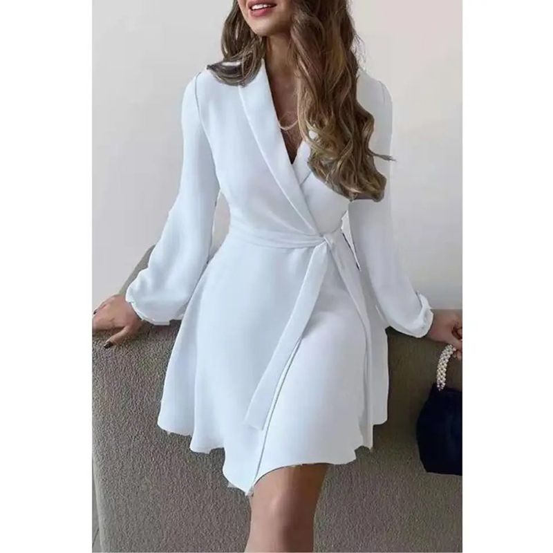 Елегантна бяла рокля с кимоно кройка и V-деколте C0048
