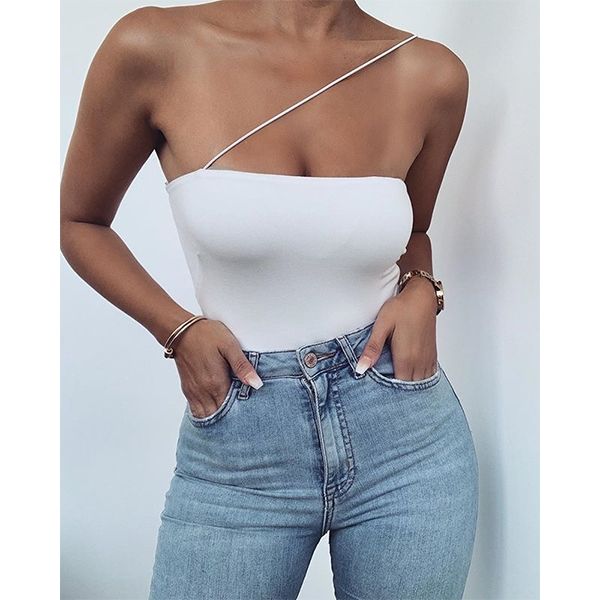 Бял дамски топ с едно рамо и тънка презрамка C0537