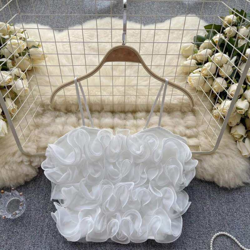 Елегантен бял топ с ефектни къдрици от тюл C0560