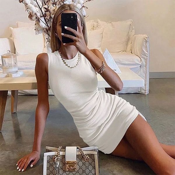 Бяла вталена рокля без ръкави с връзки C0327