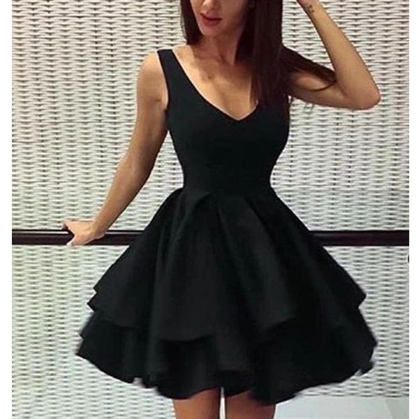 Черна парти рокля с дълбоко деколте и многопластова пола C0344