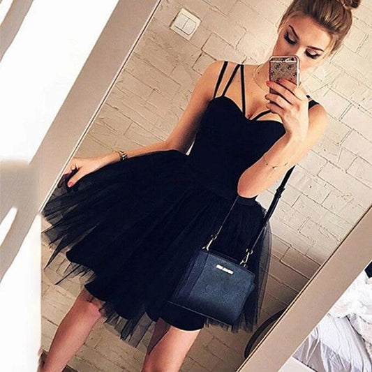 Черна рокля с тюлена пола и тънки презрамки C0359