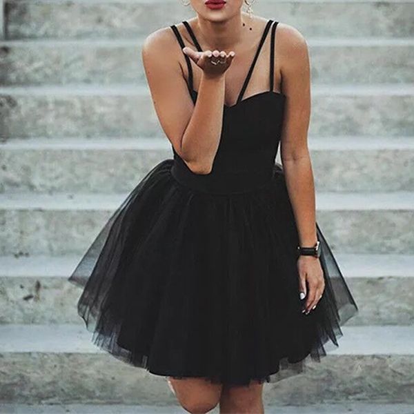 Черна рокля с тюлена пола и тънки презрамки C0359