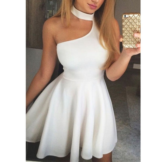 Бяла асиметрична рокля с висока яка и разкроена пола C0395