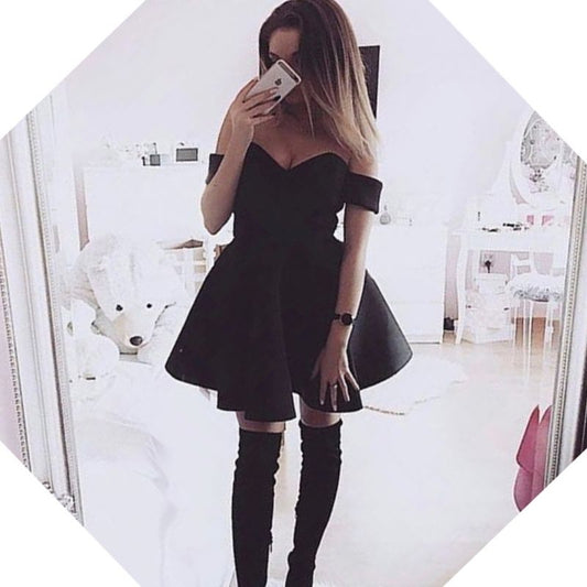 Черна рокля с паднали рамене и разкроена пола C0447