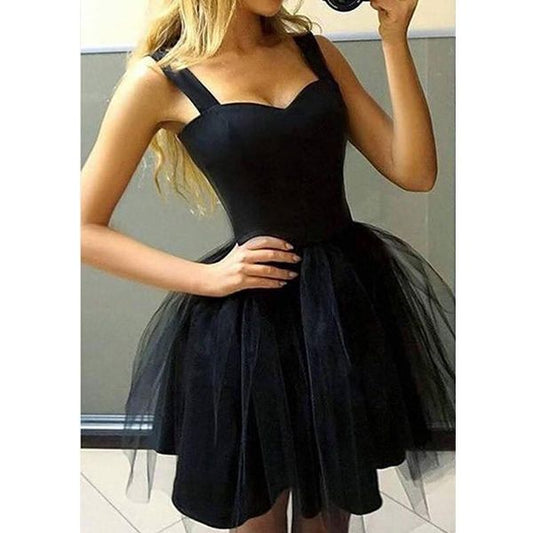 Черна рокля с широки презрамки и тюлена разкроена пола C0448