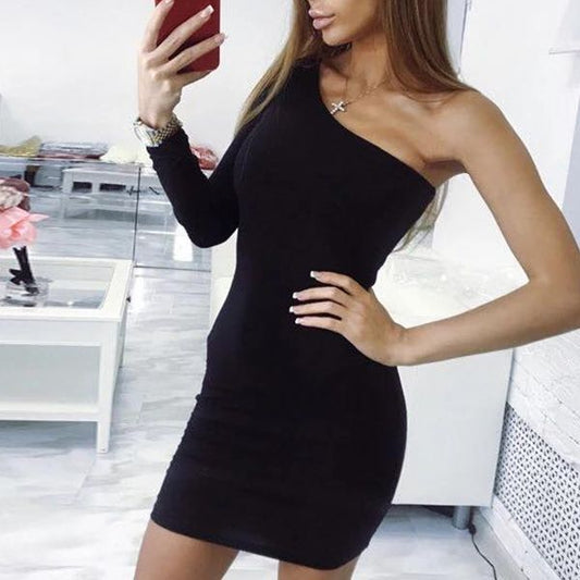 Черна рокля с едно рамо и дълъг ръкав C0449