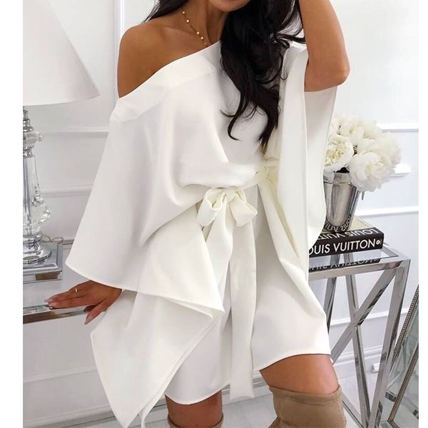 Бяла рокля с паднало рамо и колан C0453