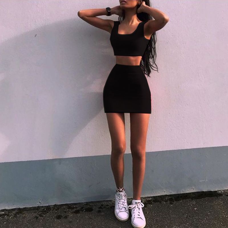 Черен спортно-елегантен комплект с кроп топ и мини пола C0436