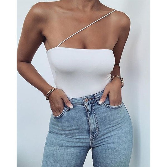 Бял дамски топ с едно рамо и тънка презрамка C0537