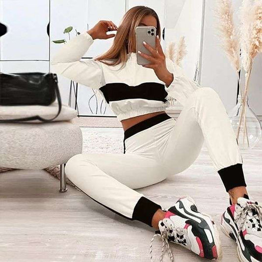 Бял спортен комплект с черна лента C0240