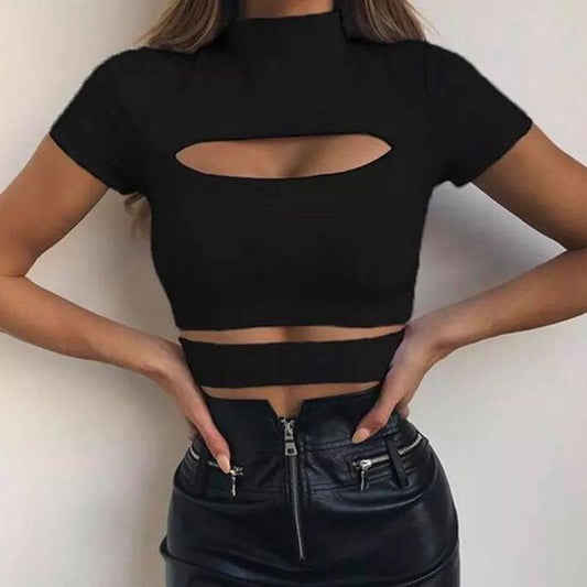 Черен кроп топ с поло яка и ефектни изрязани детайли C0611
