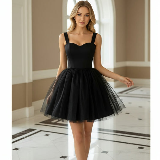 Черна рокля с широки презрамки и тюлена разкроена пола C0448