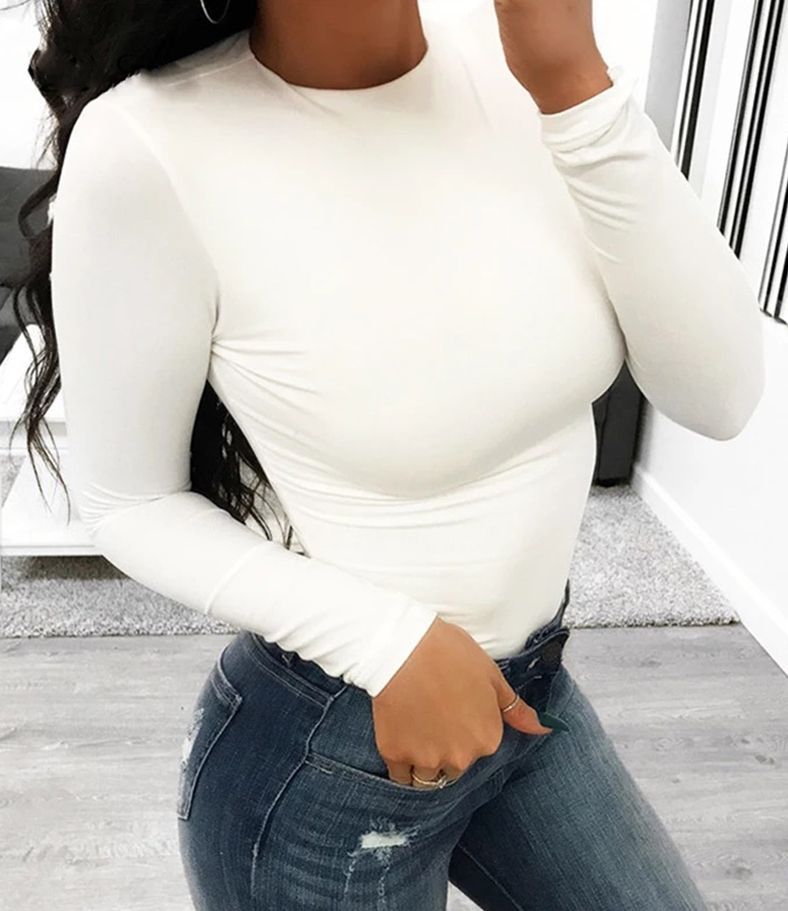 Бяла дамска блуза с дълъг ръкав и изчистен силует C0510