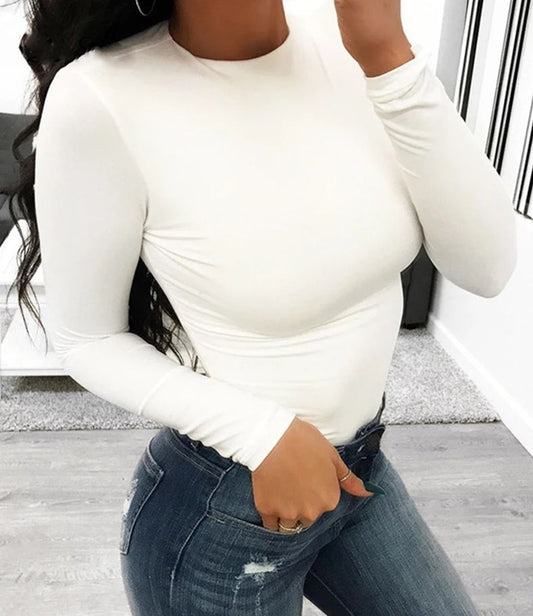 Бяла дамска блуза с дълъг ръкав и изчистен силует C0510