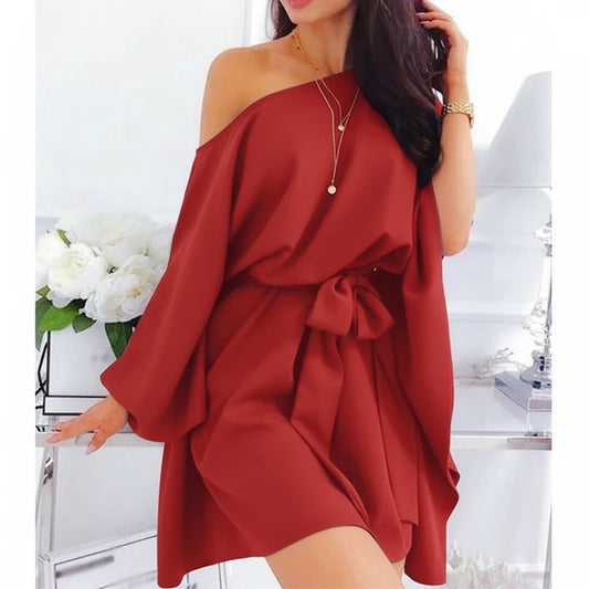 Червена рокля с паднало рамо и колан C0452